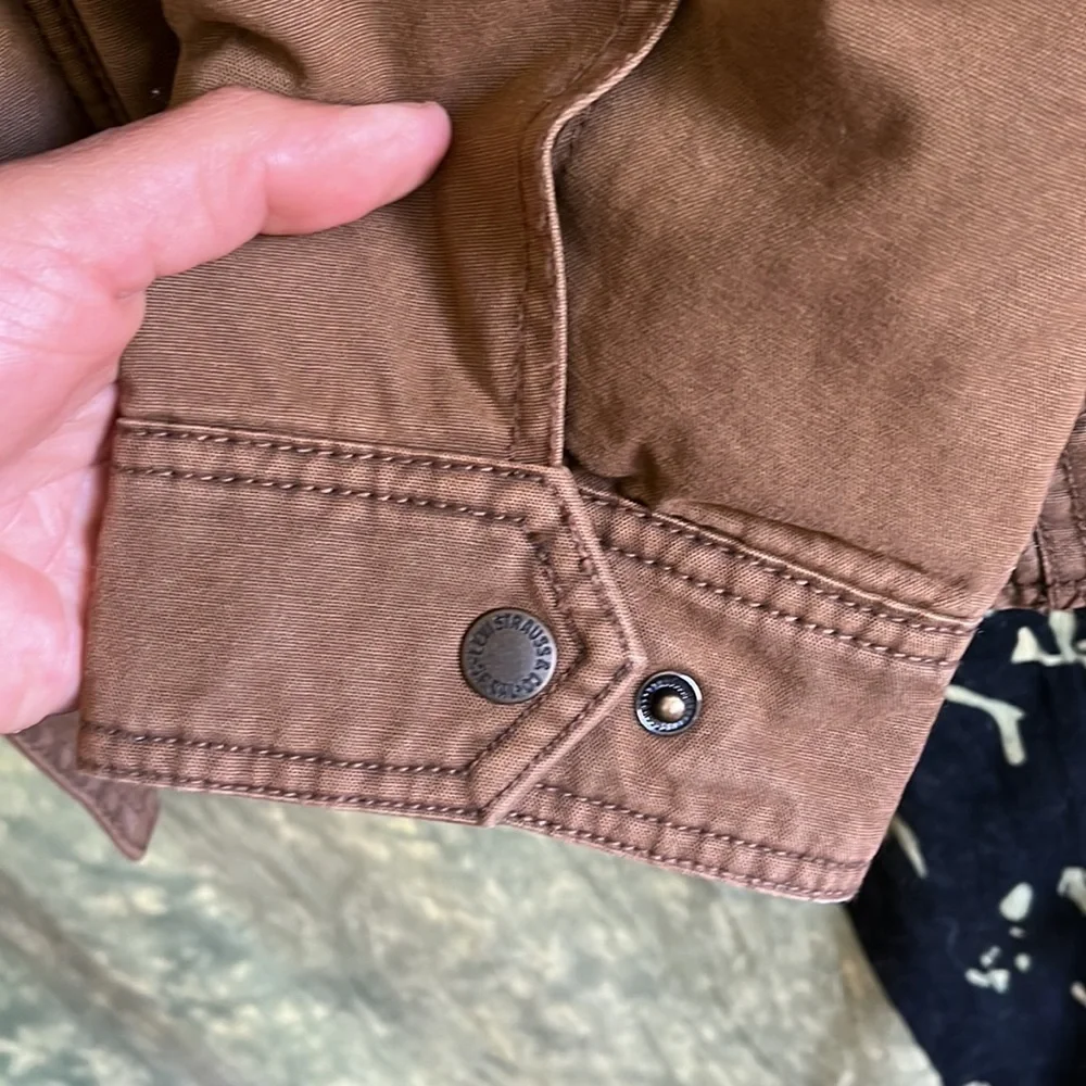 NWT Levi’s Washed Cotton Quilt-Lined Trucker Jacket - Picture 6 of 16